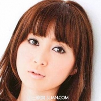 女生前额头发少适合什么发型