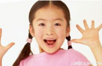 儿童短发辫子的扎法