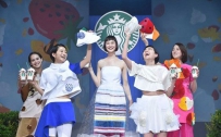 日本星巴克酸奶星冰乐Fruits on Top上演“好吃”的时尚发布会