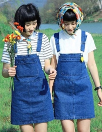 夏天背带裙怎么穿好看