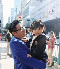 李湘、王岳伦与女儿Angela王诗龄出席Dylan’s Candy Bar糖果店Shopping ...
