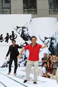 周鸿祎对话基努李维斯：常幻想用冲锋枪打企鹅