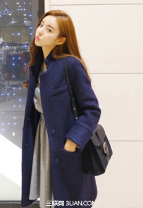 藏蓝色呢子大衣怎么搭配