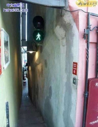 我住了十年才发现这里居然有人行道