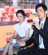 周杰伦、孟丽代言出席上海粮全其美品牌站台