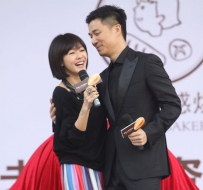 小S徐熙娣、许雅钧夫妇和大S老公汪小菲现身上海参加台北面包品牌胖达人面包烘焙店 ...