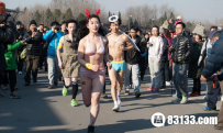北京一年一度光猪跑 美女比基尼上阵