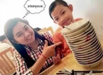 柬埔寨30O小面馆，开业三周，火爆全球，顾客一口气狂吃8碗