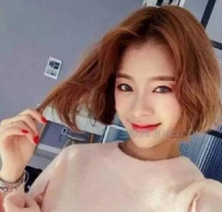 短发染什么颜色洋气显脸白