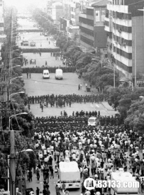 湖北石首群体性事件，引数万民众围观