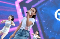 百度李彦宏首秀吉他 为女儿Brenda伴奏