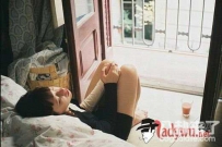 走进美女原味帆布鞋 口述那晚我走进姐姐房间干那事经过