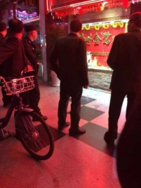 厦门抢劫珠宝 蒙面盗匪拿铁锤砸开橱窗