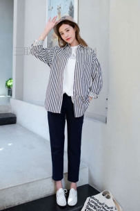 秋季条纹衬衫内搭衣服和裤子