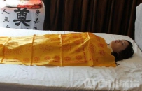 千万不要去碰刚去世亲人的尸体