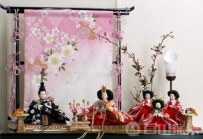 日本儿童节怎么过：摆设人偶挂鲤鱼旗