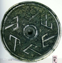 中国现存的最大的六山纹铜镜