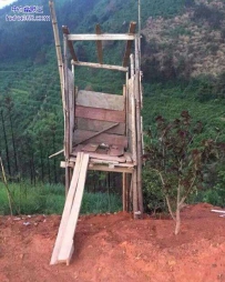 拉个屎都这么接地气