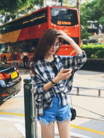 长袖格子衬衫怎么外穿
