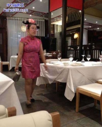 去吃宫廷菜了，遇到了容嬷嬷