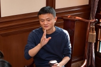 马云回应没参加饭局：他们没请我 请了我也没时间