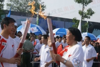 组图：圣火接力太原站 百度CEO李彦宏传递火炬