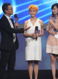 孙燕姿携手奶粉品牌雅培亮相“传承世代信赖，传唱世代童谣”上海见面会 ...