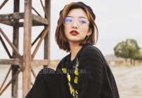 短发女如何穿毛衣好看