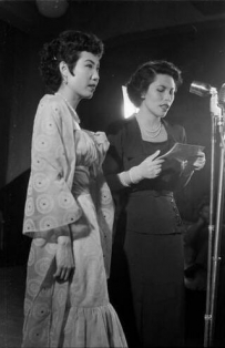 1953年韩国舞女欢送美高官