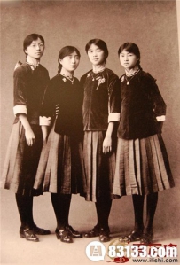中国校服百年变迁 你上学穿哪种？