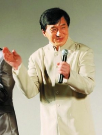 成龙开国内最大电影院 年内将拍《大兵小将》续集
