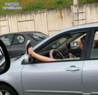 路遇女司机，果断绕行