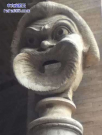 发怒的雕塑