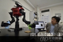 日本研制懂思考会学习的机器人（图）