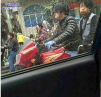这发型能看清路吗？
