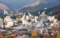 小镇热成“地狱” 有3千多个火山温泉
