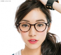 戴眼镜的女生怎么化妆