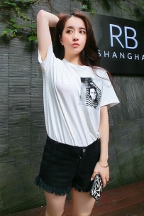 今年流行什么样的运动风衣服