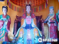 泰山老奶奶诞辰，半夜提前排队争头柱香