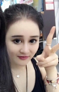 赵本山19岁女儿长成了这样！