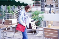 agnes b.雅昵斯比2016秋冬新款：时髦女孩玩转复古Louise包